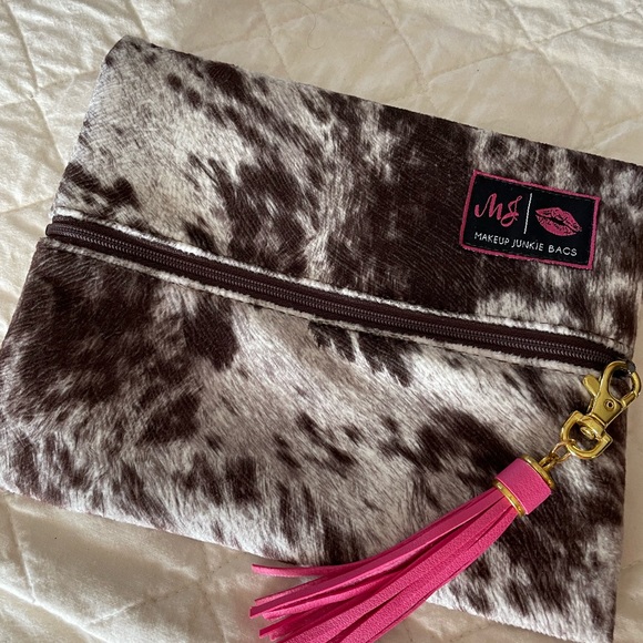 Makeup Junkies Bags Cow Animal Print EUC - Picture 3 of 7